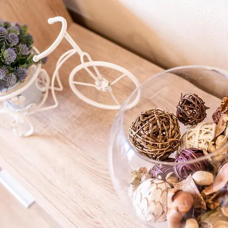 Twinstars With Courtyard And View *