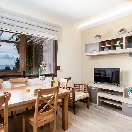 Twinstars With Courtyard And View * Kalyves Polygyrou