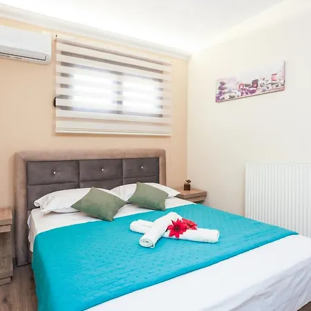 Twinstars With Courtyard And View Kalyves Polygyrou