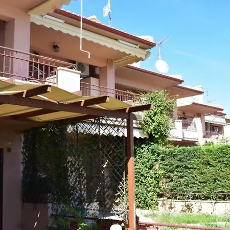 Twinstars With Courtyard And View Kalyves Polygyrou