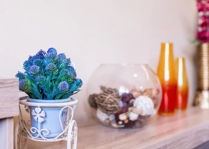 Twinstars With Courtyard And View *