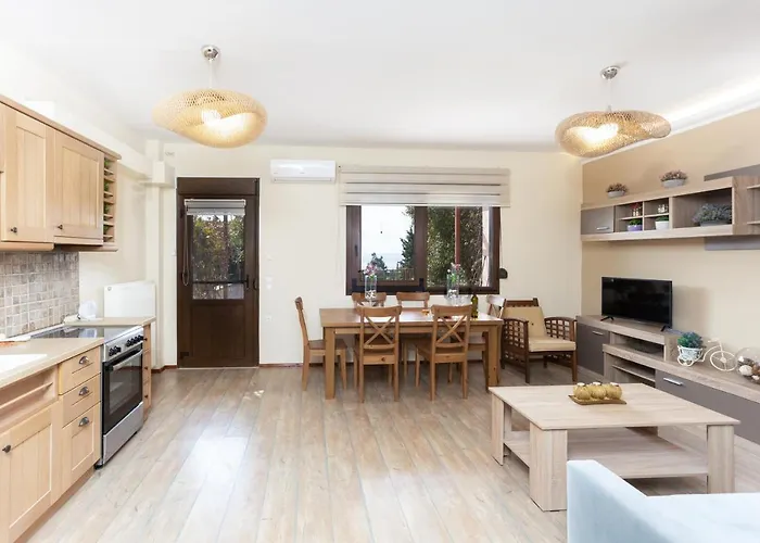 Twinstars With Courtyard And View * Kalyves Polygyrou