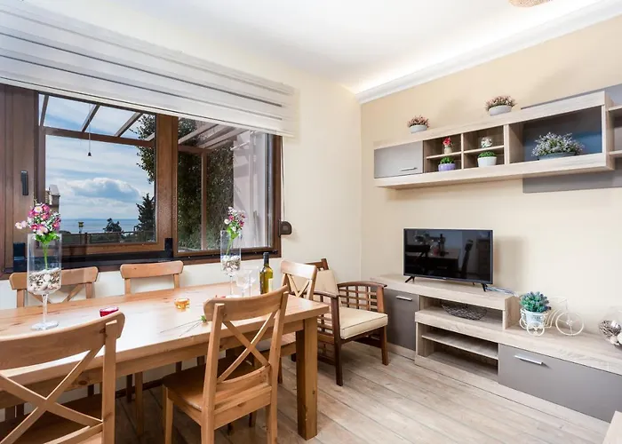 Twinstars With Courtyard And View * Kalyves Polygyrou