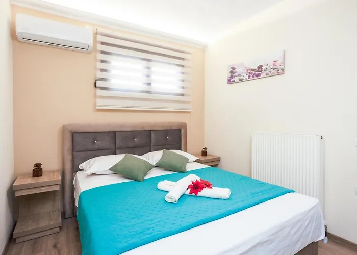 Twinstars With Courtyard And View Kalyves Polygyrou