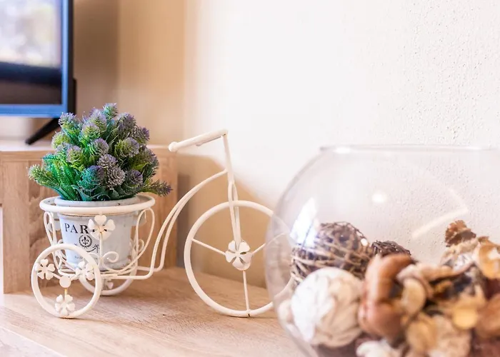 Twinstars With Courtyard And View