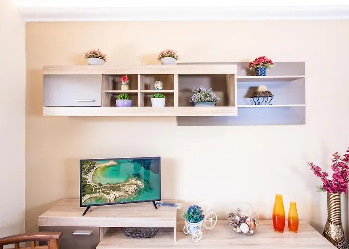 Twinstars With Courtyard And View *