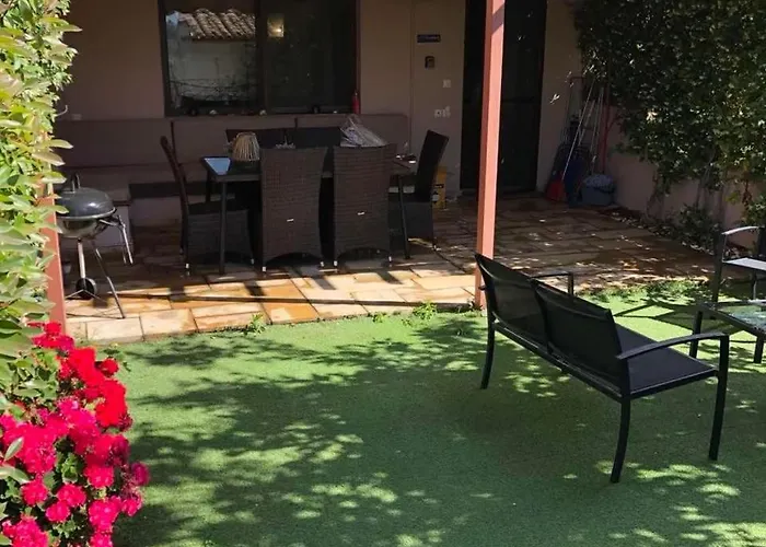 Twinstars With Courtyard And View Apartament