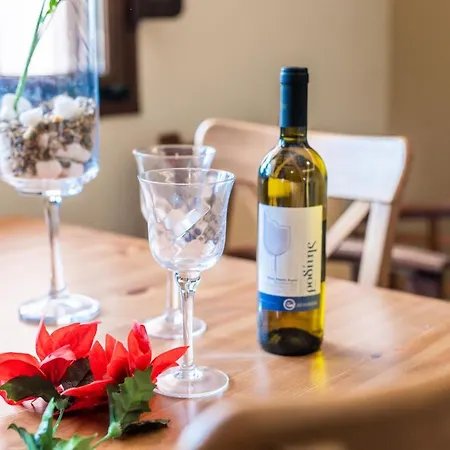 Twinstars With Courtyard And View * Kalyves Polygyrou