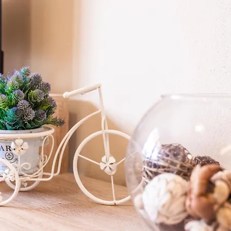 Twinstars With Courtyard And View